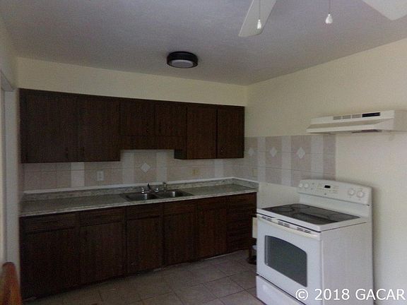 5th image of 2137 NE 7th Pl