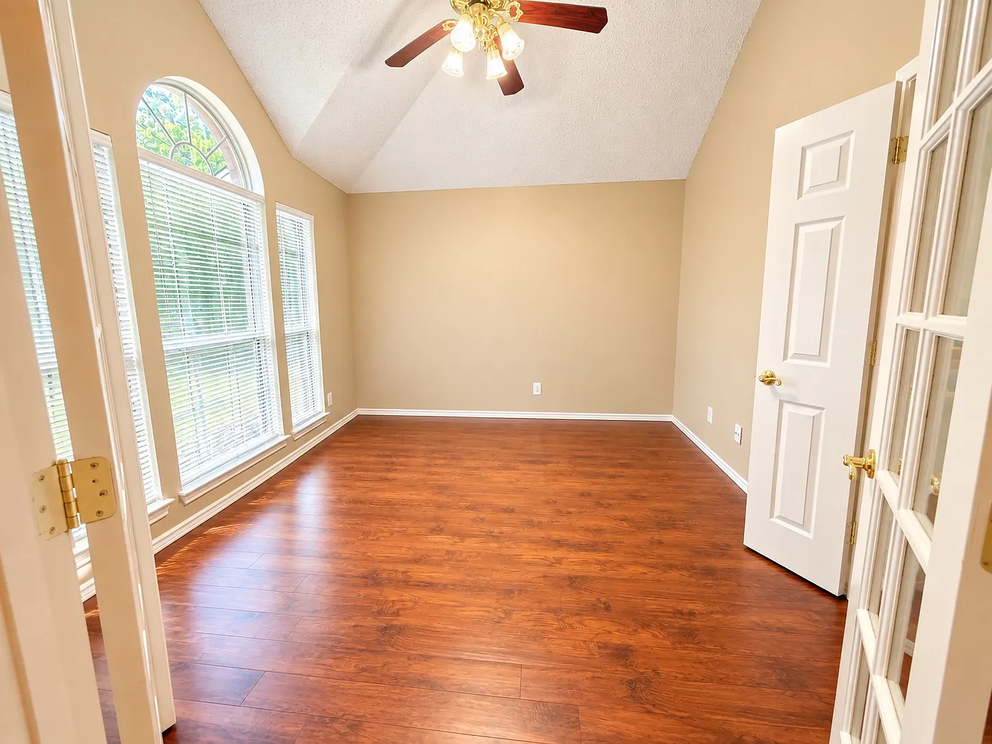 4 bed, 1693 sqft, $2,300 — Photo 2