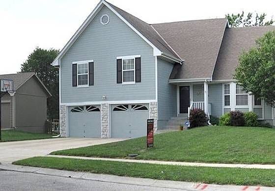 1st image of 620 SE Ashton Dr