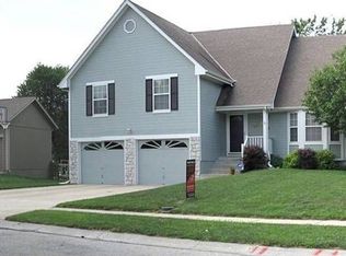 620 SE Ashton Dr, Lees Summit, MO 64063