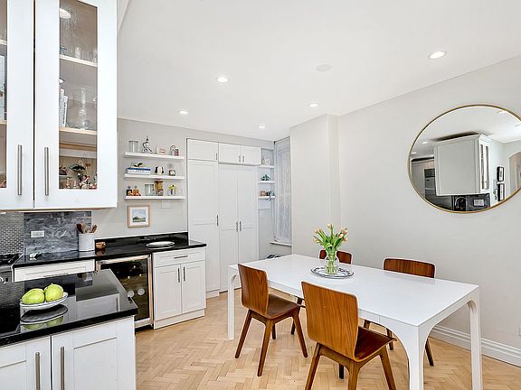 4th image of 310 W 72nd St #11-E