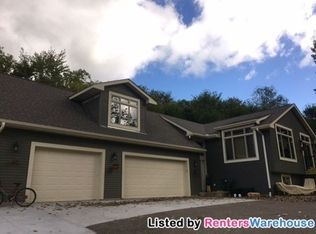 316 Edgewood Dr, Hudson, WI 54016