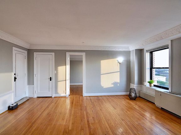 5th image of 15 E Kirby St APT 1120