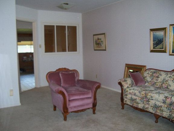 2nd image of 113 Beverly Dr