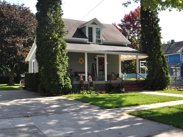 211 1st St, Breckenridge, MI 48615