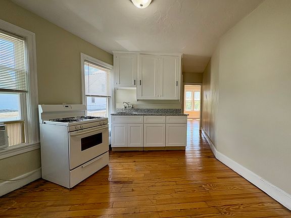 4th image of 836 Main St Unit 3L