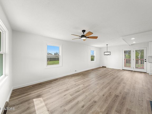 3rd image of 2703 Birdwell Dr
