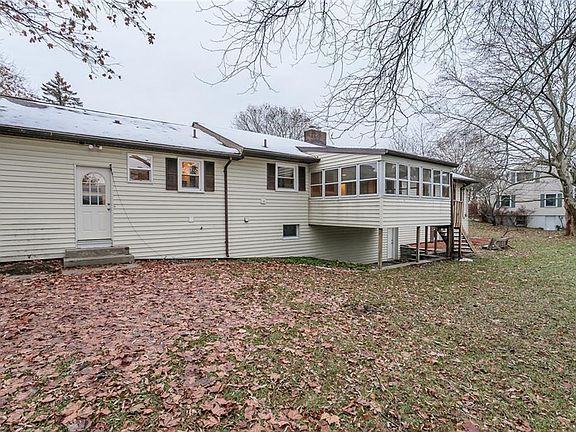 3rd image of 11 Horseshoe Ln S