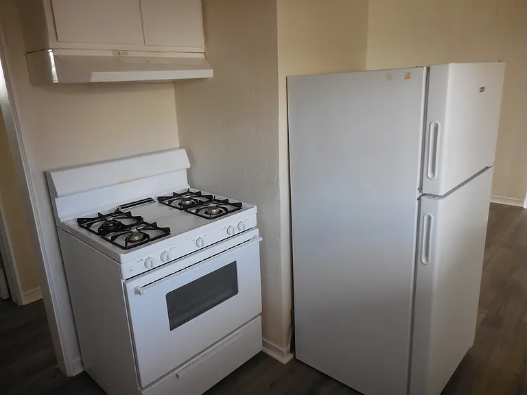 701 W Yandell Dr #8 — Photo 9
