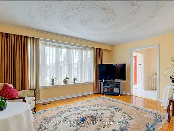 5th image of 24 Ivanhoe Ct