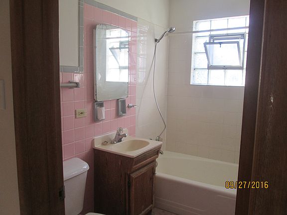 5th image of 2700 Commercial Ave APT 2
