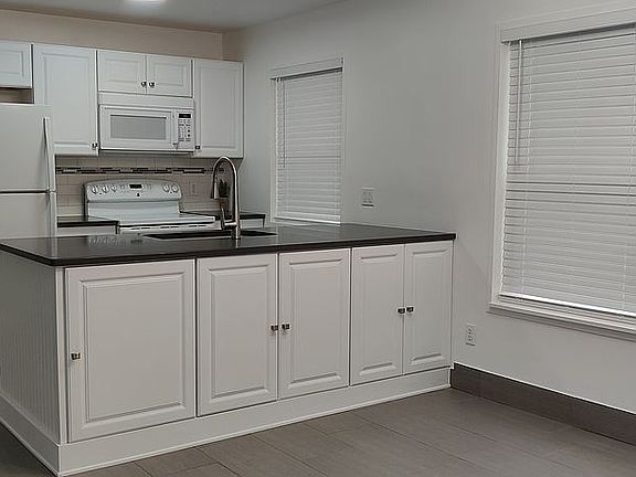 5th image of 24 Arrowwood Pl