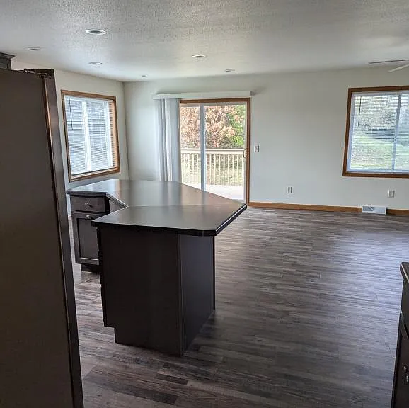 640 Angel Ct — Photo 2