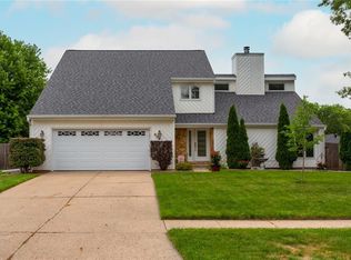 909 52nd Pl, West Des Moines, IA 50265