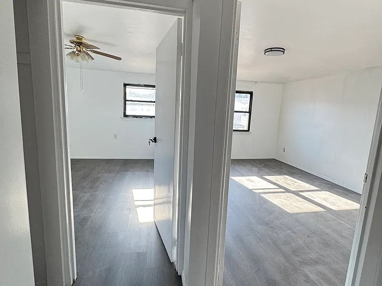 98 Logan Ave #2A — Photo 18