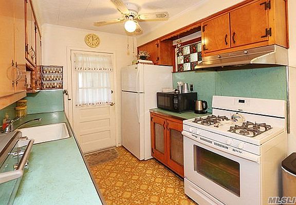 5th image of 133 Manhattan Ave