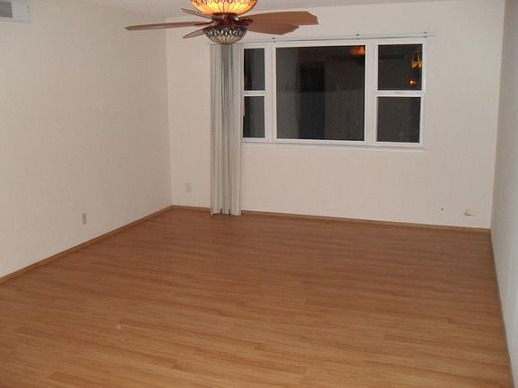 3rd image of 7663 Hermitage Ave