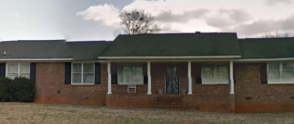 2nd image of 305 Lakecrest Dr