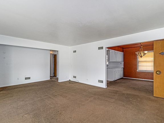 5th image of 806 E 163rd St