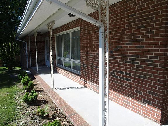 3rd image of 865 Mountain View Dr
