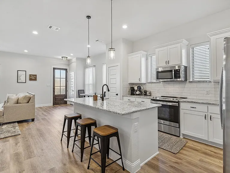 4001 Avion Dr — Photo 15