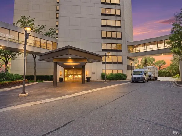 300 Riverfront Dr, Detroit, MI 48226