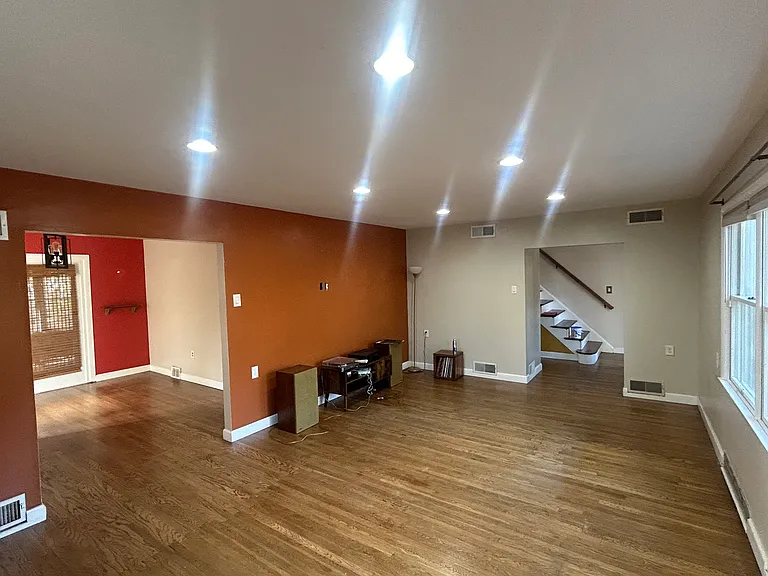 1135 Oak Ave — Photo 3