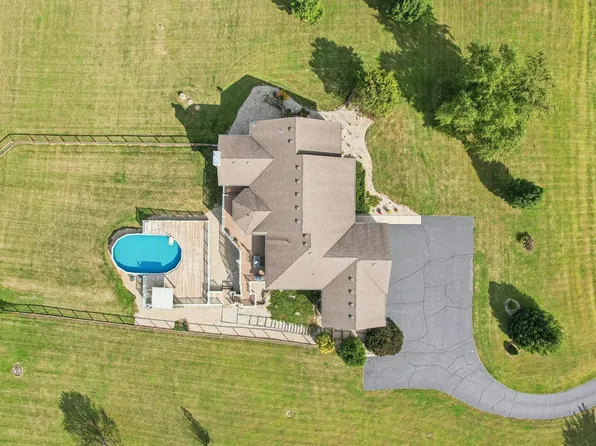 N5139 Granville Ct, Elkhorn, WI 53121