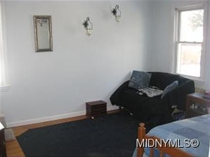 3rd image of 8 Winn Ave