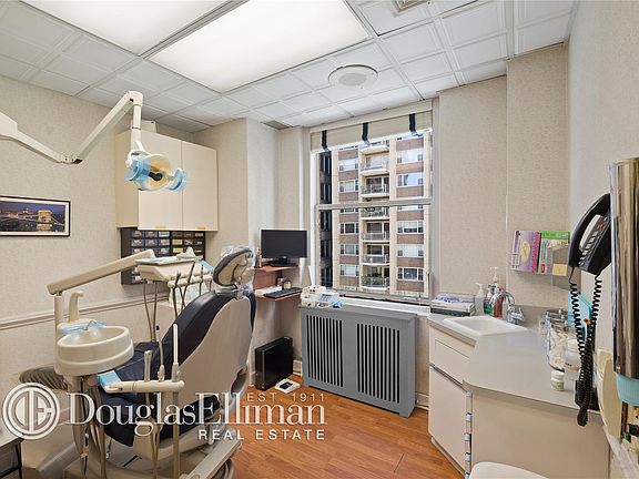 3rd image of 121 E 60th St APT 6C