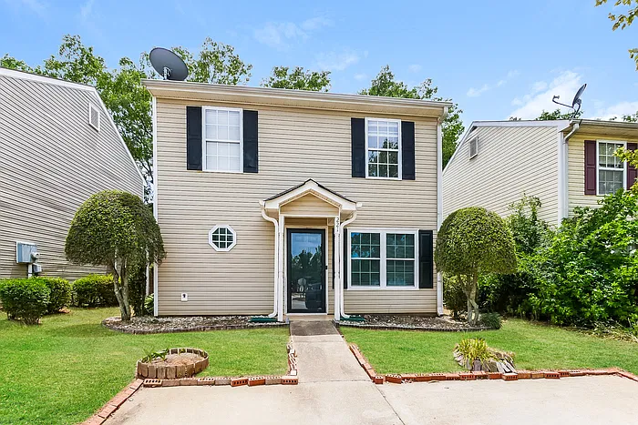221 Coral Cir