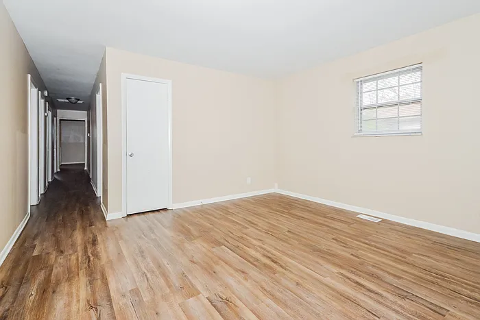 3 bed, 1.5 bath, 1834 sqft, $1,640 — Photo 3