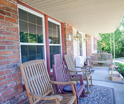2nd image of 420 Oxford Dr