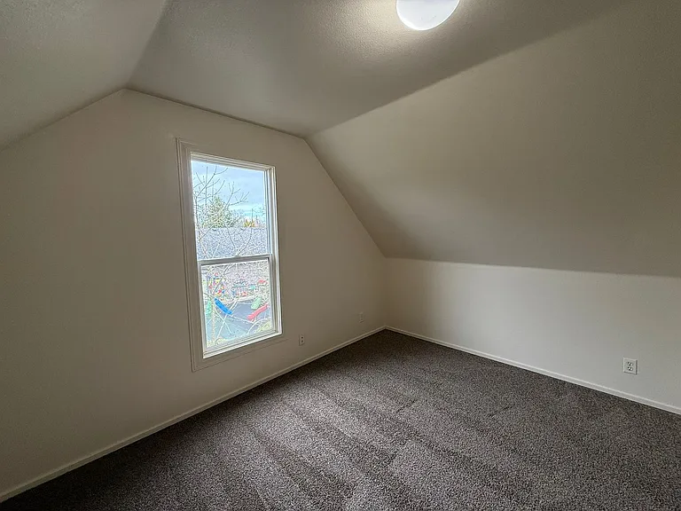1133 Irvington Dr — Photo 30