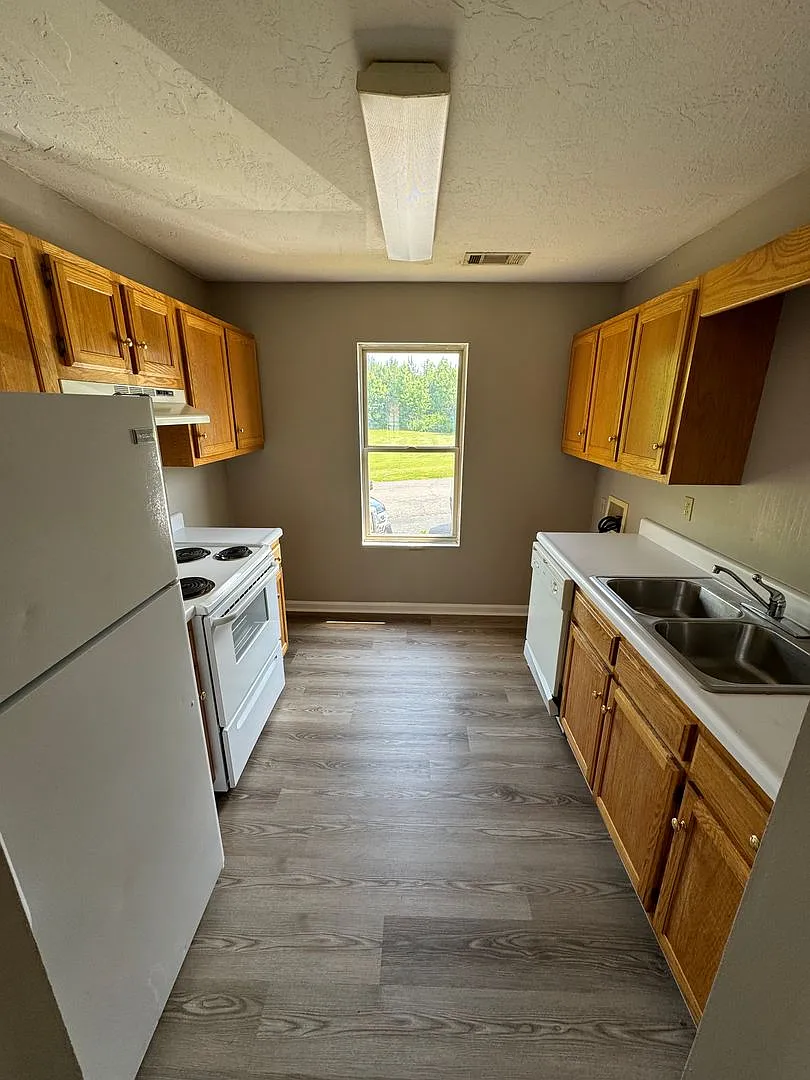 University Place 2- Charming Townhouse Apartment — Photo 4