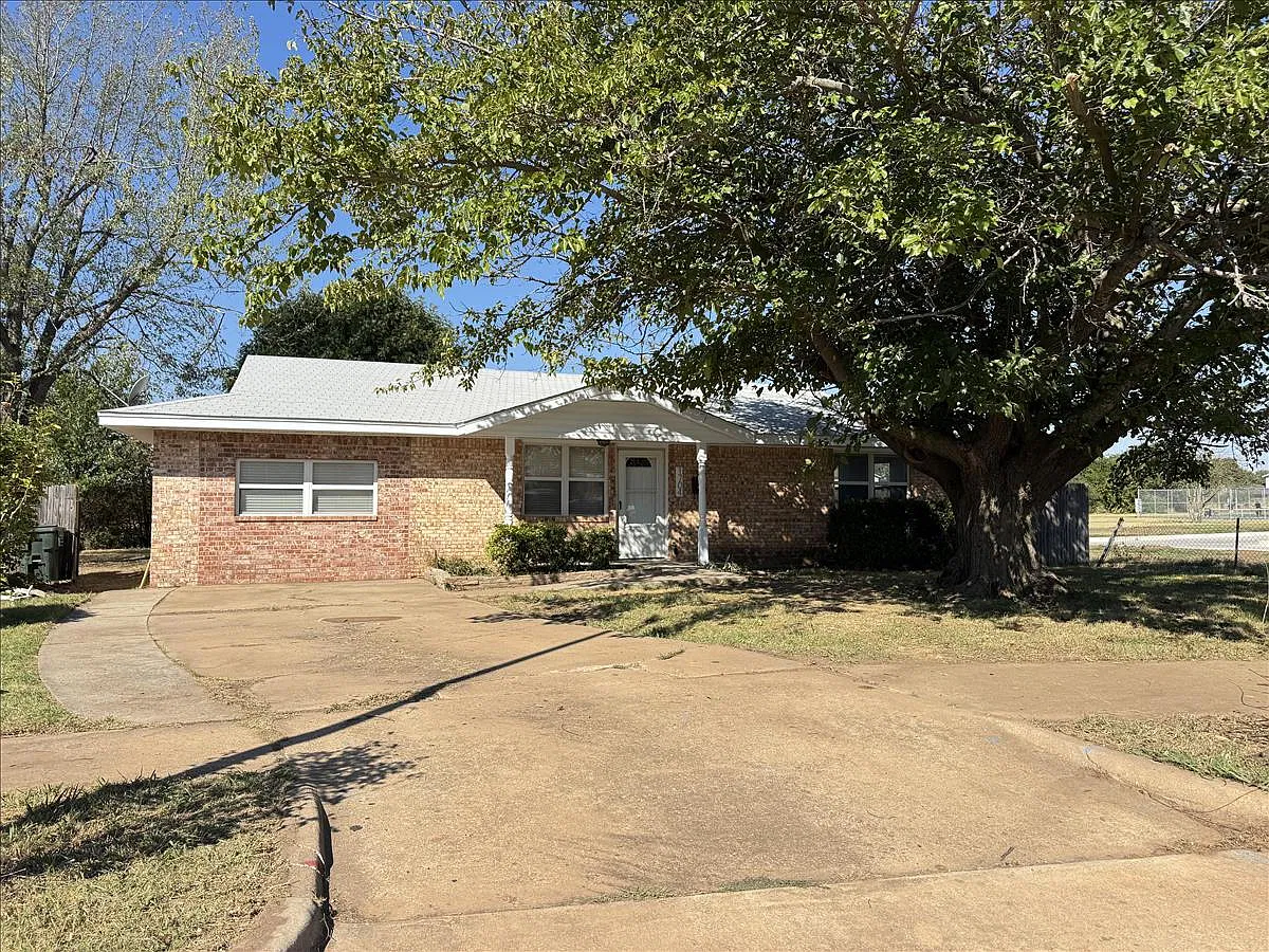 3 bed, 2.0 bath, 1500 sqft, $1,695 — Photo 2