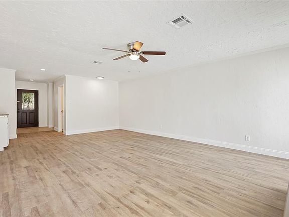 5th image of 11907 Greencreek Cir