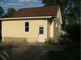 1502 Thayer Rd, Ortonville, MI 48462