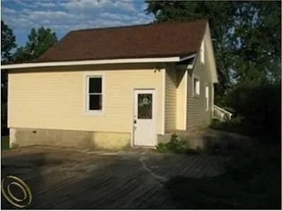 1502 Thayer Rd photo 1