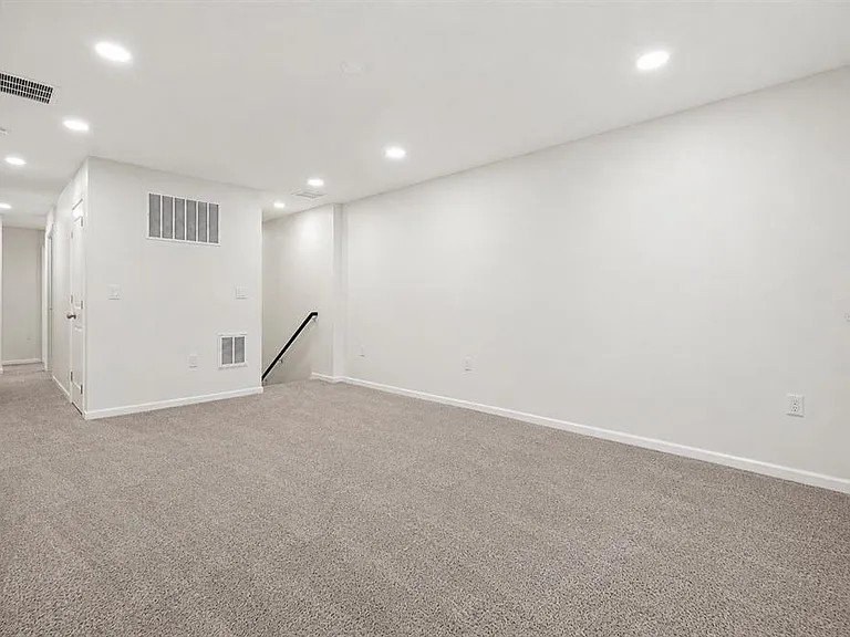 2270 Hemingway Cir — Photo 5