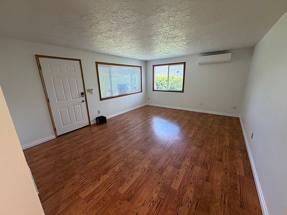 2nd image of 2780 Oxford St