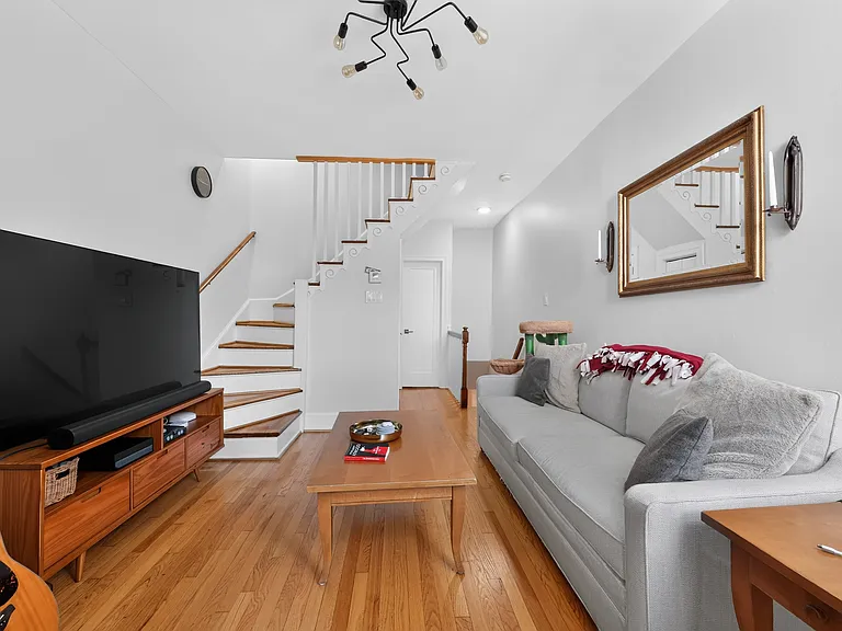 715 A St NE — Photo 7