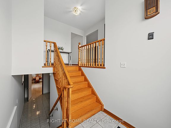 3rd image of 9 Twinberry Cres