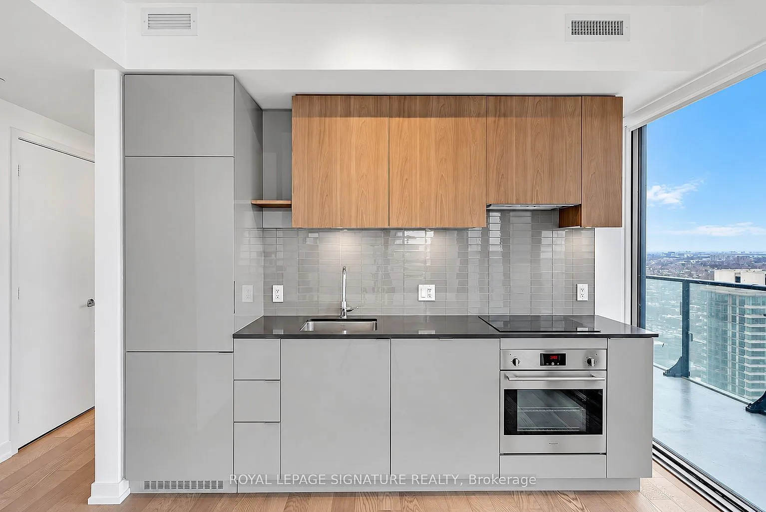 150 Redpath Condos — Photo 3