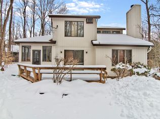 1581 Beech Spring Dr, Pocono Pines, PA 18350