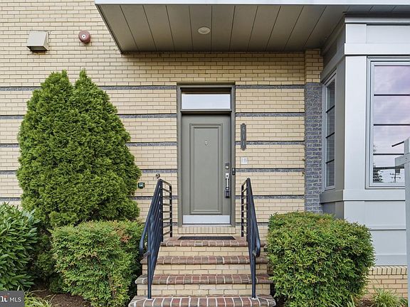 3rd image of 611 E Howell Ave