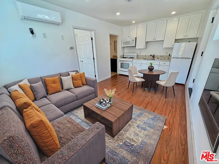 3901 S Orange Dr — Photo 1