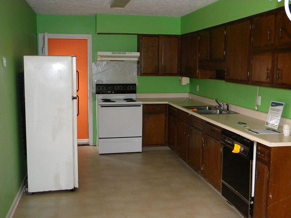 2nd image of 8600 S Dogwood Dr
