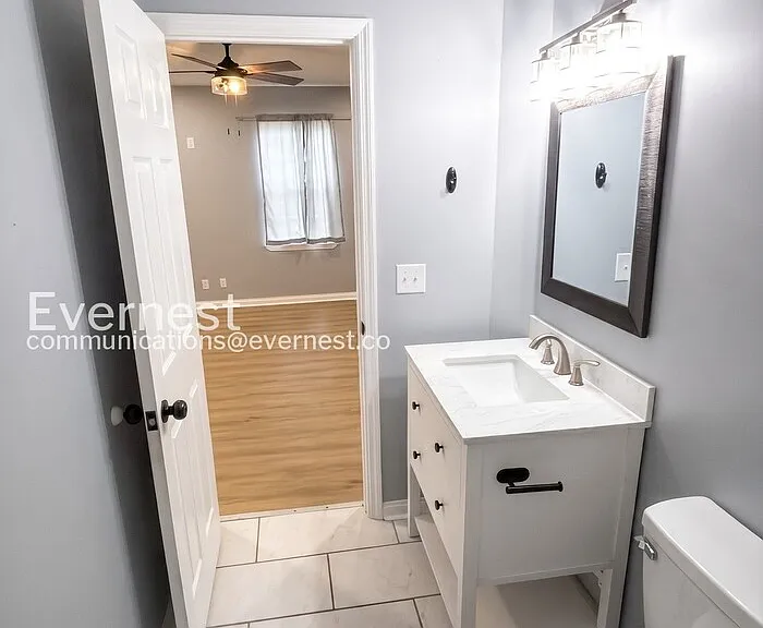 2311 Fairleigh St — Photo 16