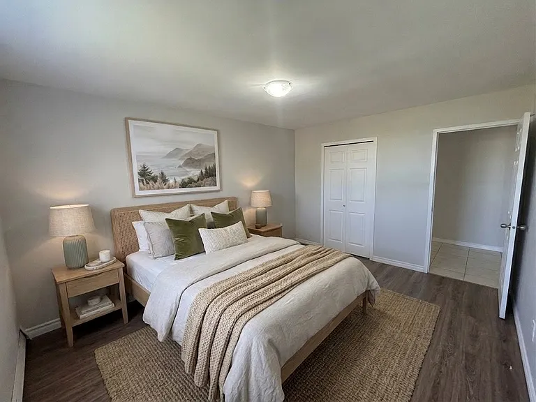 86 Oakville Ave — Photo 3